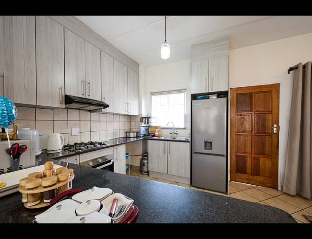 3 BEDROOM TOWNHOUSE FOR SALE IN HALFWAY GARDENS